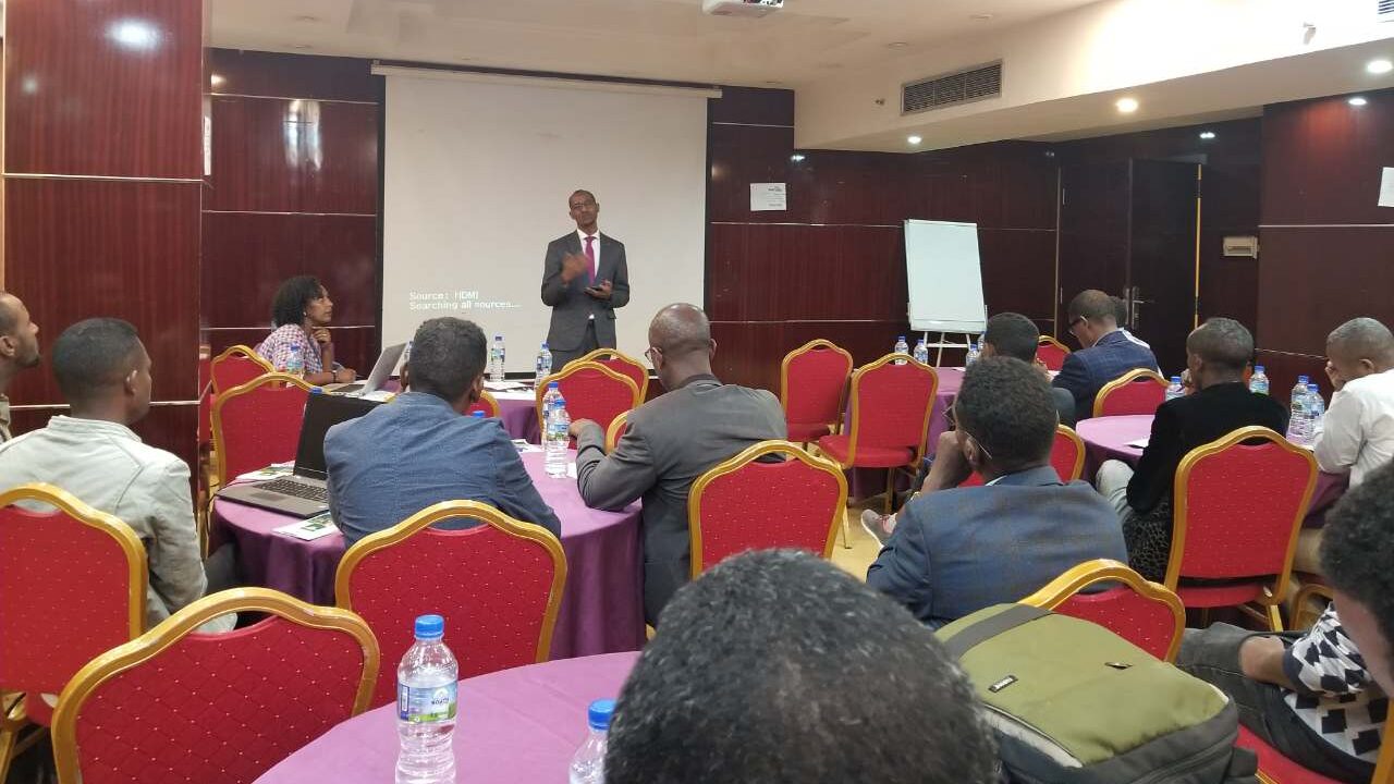 የሲቪል፣ የፖለቲካ እና የማኅበራዊ-ኢኮኖሚያዊ መብቶች ኮሚሽነር ዶ/ር አብዲ ጅብሪል በንግግር ላይ